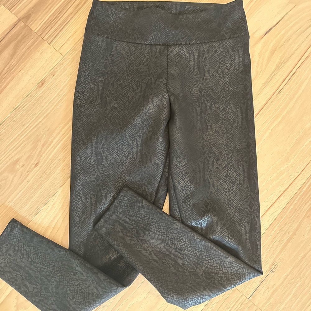 Express Black Textured Leggings